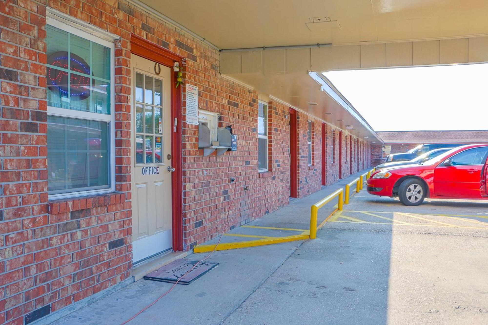 Economy Inn By Oyo Lockport Near Houma Exteriör bild